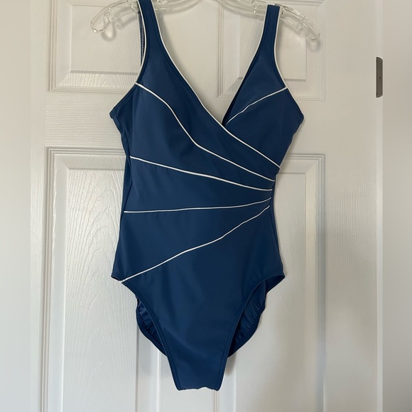 Miraclesuit, one piece bathing suit; - Picture 9 of 11